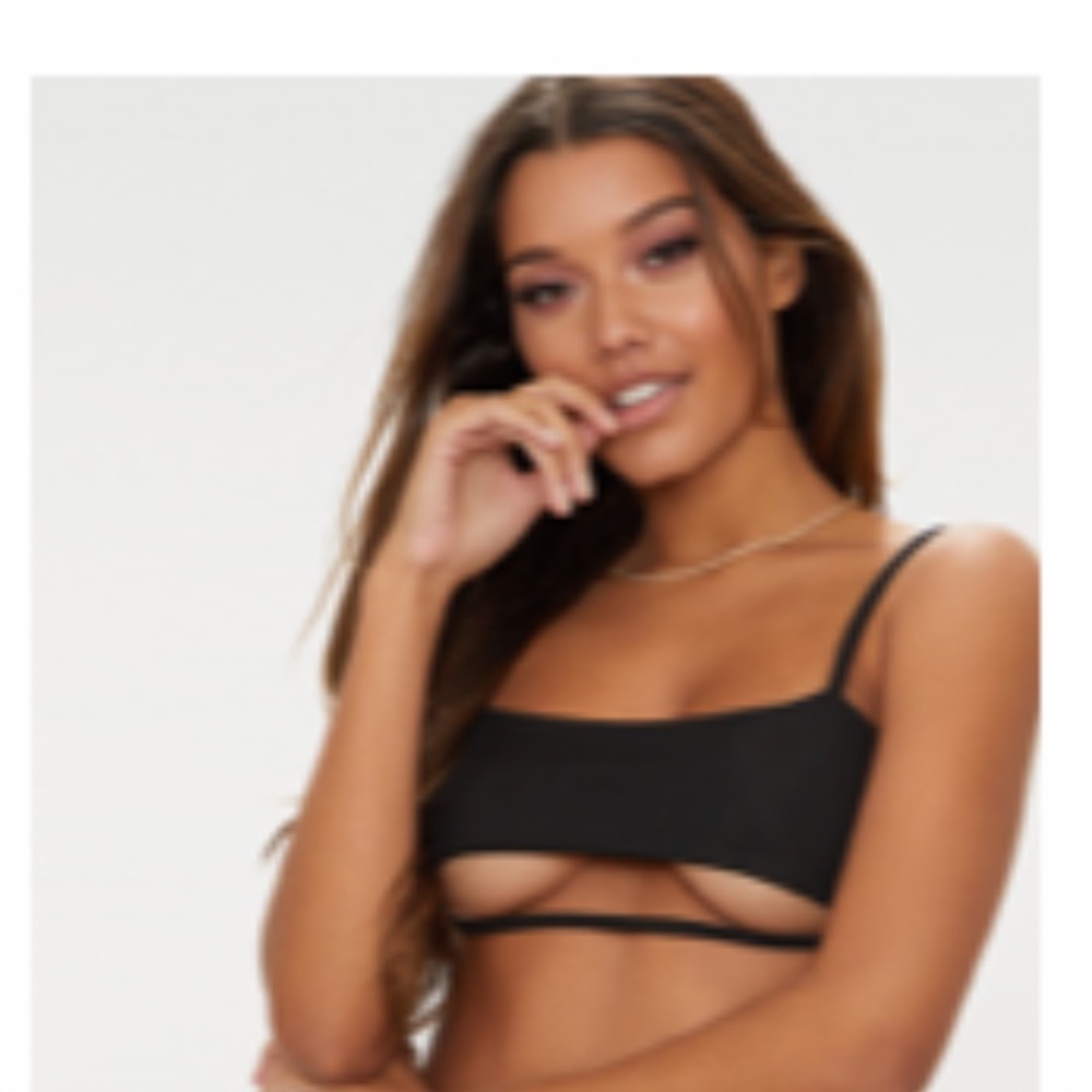 *SOLD* Black Bikini Top👙 Pretty Little Thing ✨